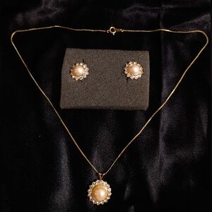 SUNFLOWER DESIGN FAUX PEARL & RHINESTONE GOLDTONE EARRING & NECKLACE SET